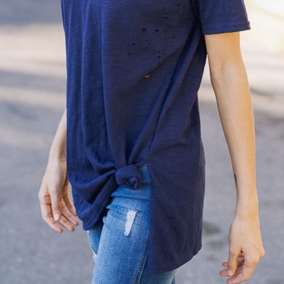 LAST - CASSIE distressed v neck tee - Picture 6 of 6
